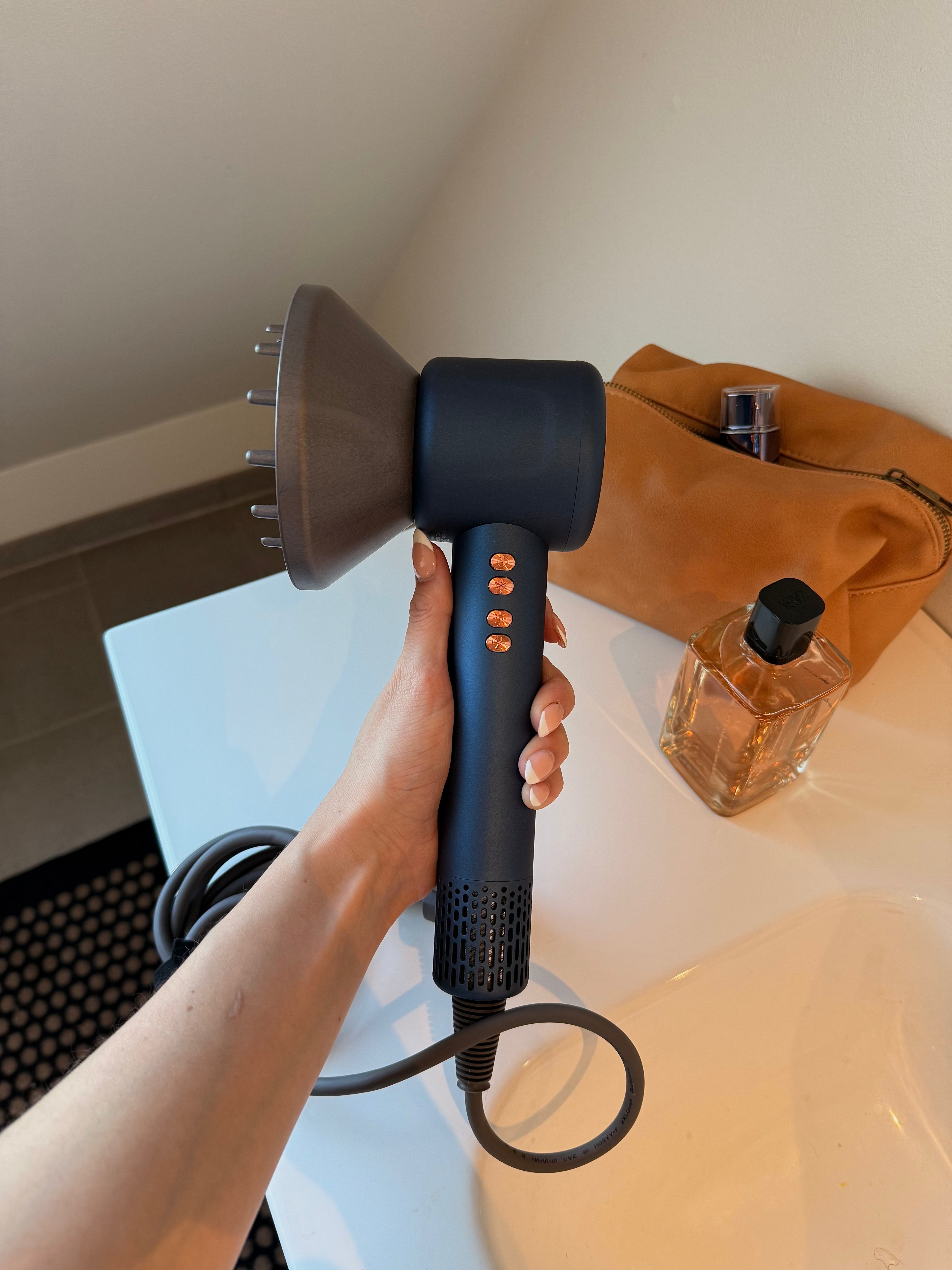 Ionic Proff hårtørre med krøllejernssæt og vægbeslag - Gratis fragt